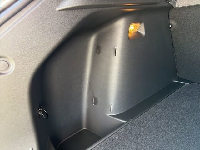 New 2026 Chevrolet Trax RS w/ Sunroof Package image 32