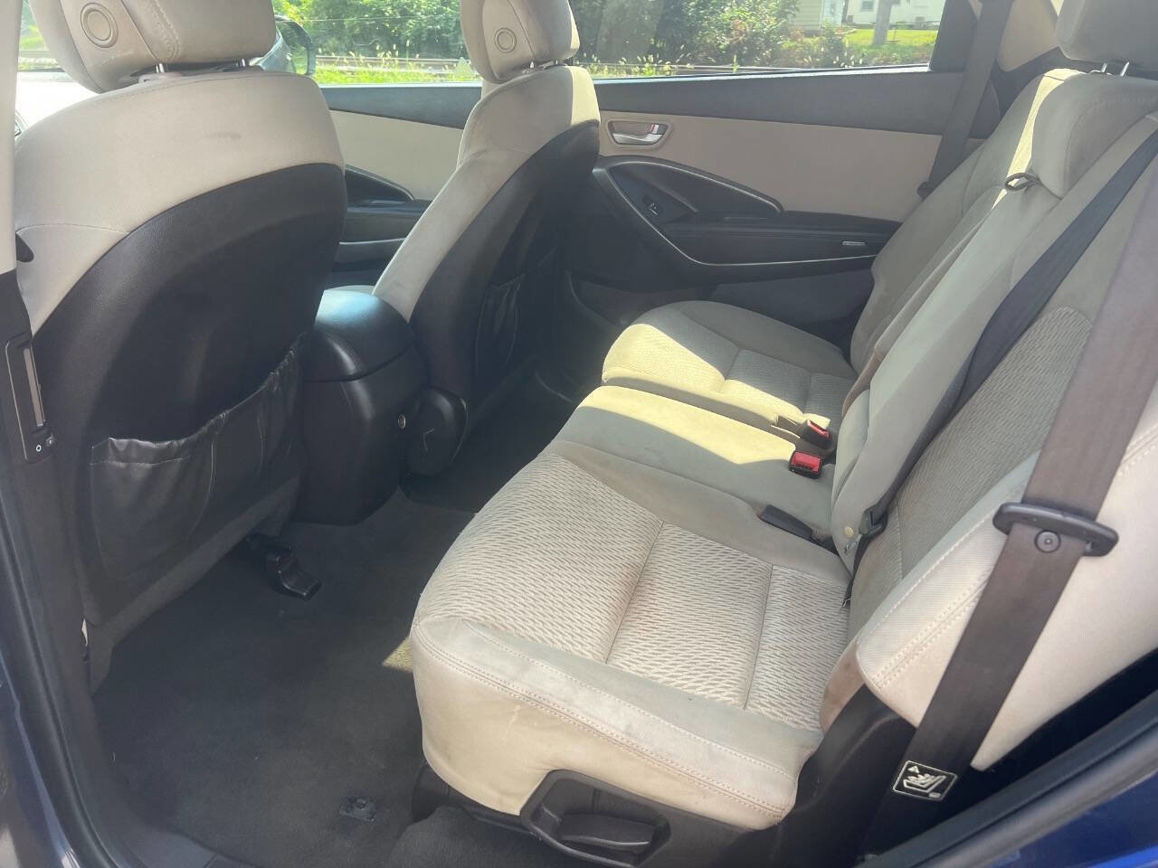 Used 2017 Hyundai Santa Fe SE image 4