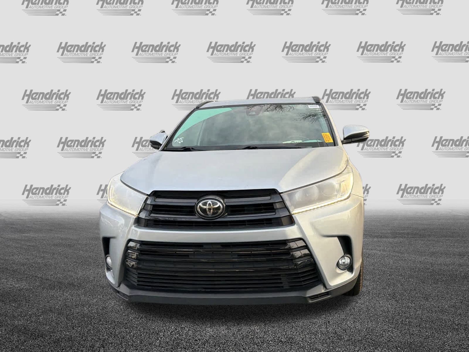 Used 2018 Toyota Highlander SE image 3