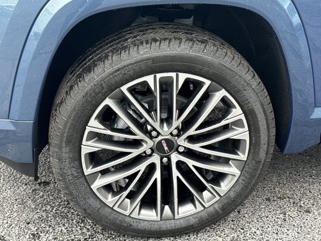 New 2026 GMC Terrain Denali w/ LPO, Black Badging Package image 17