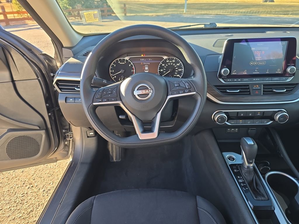 Used 2024 Nissan Altima 2.5 SV image 14