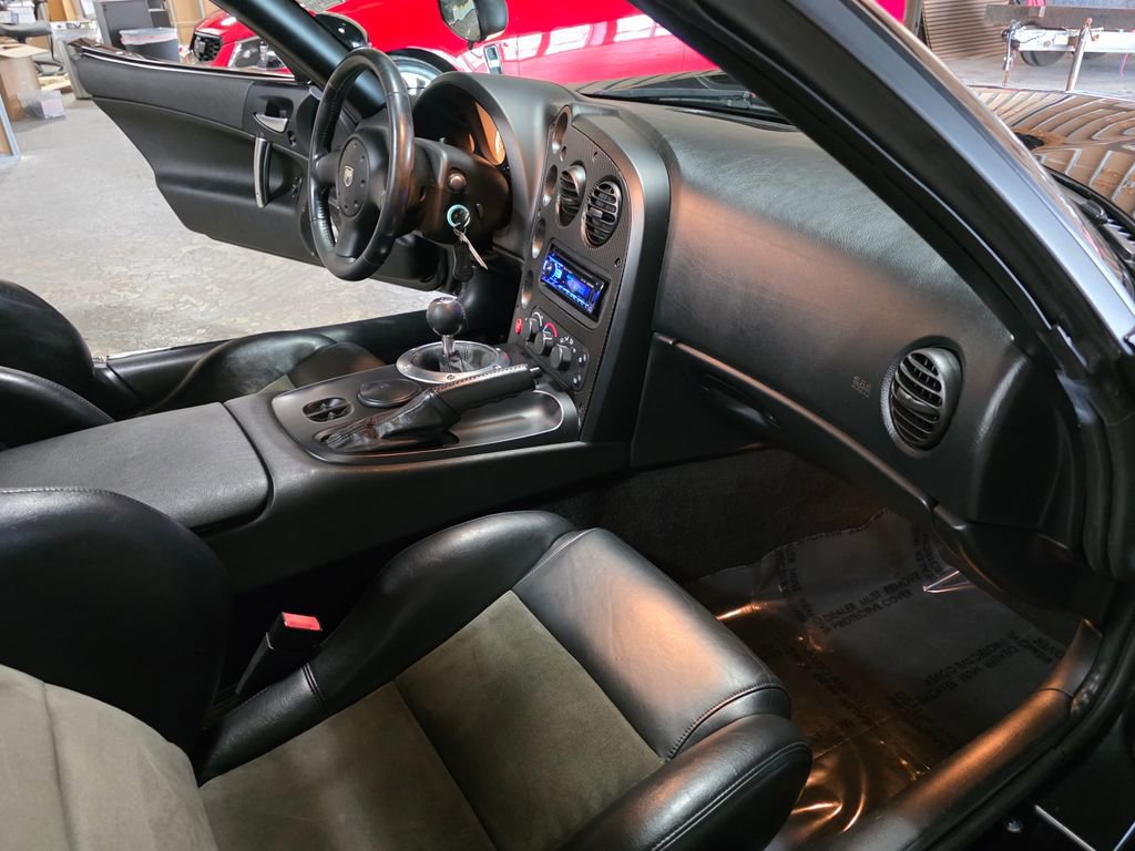 Used 2004 Dodge Viper SRT-10 RWD image 13