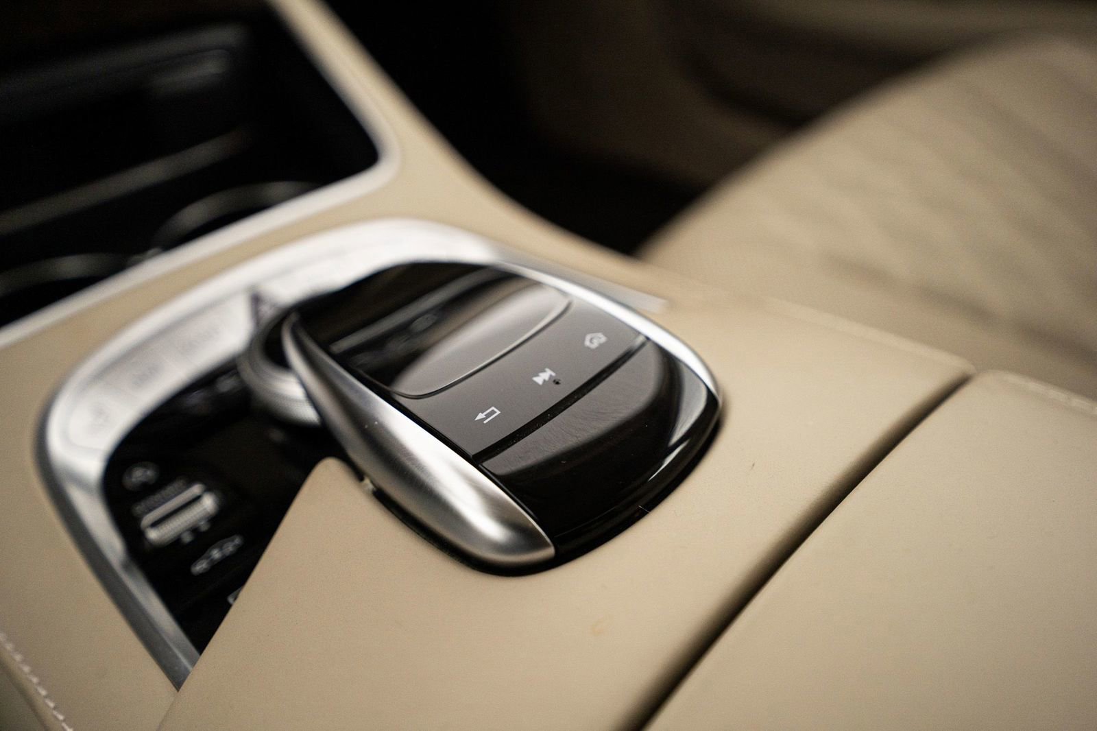 Used 2018 Mercedes-Benz S 560 Sedan image 25