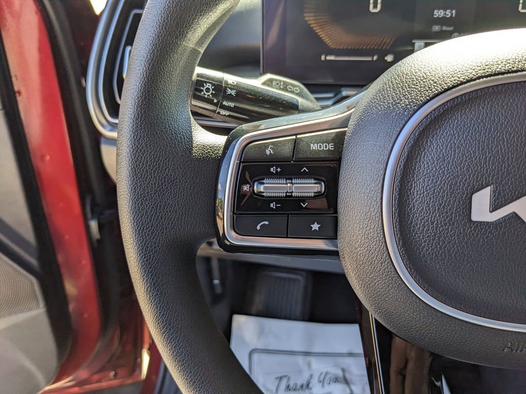 Certified 2025 Kia Sorento LX image 30