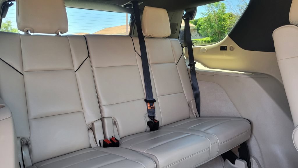 Used 2021 Cadillac Escalade Premium Luxury AWD/4WD image 24
