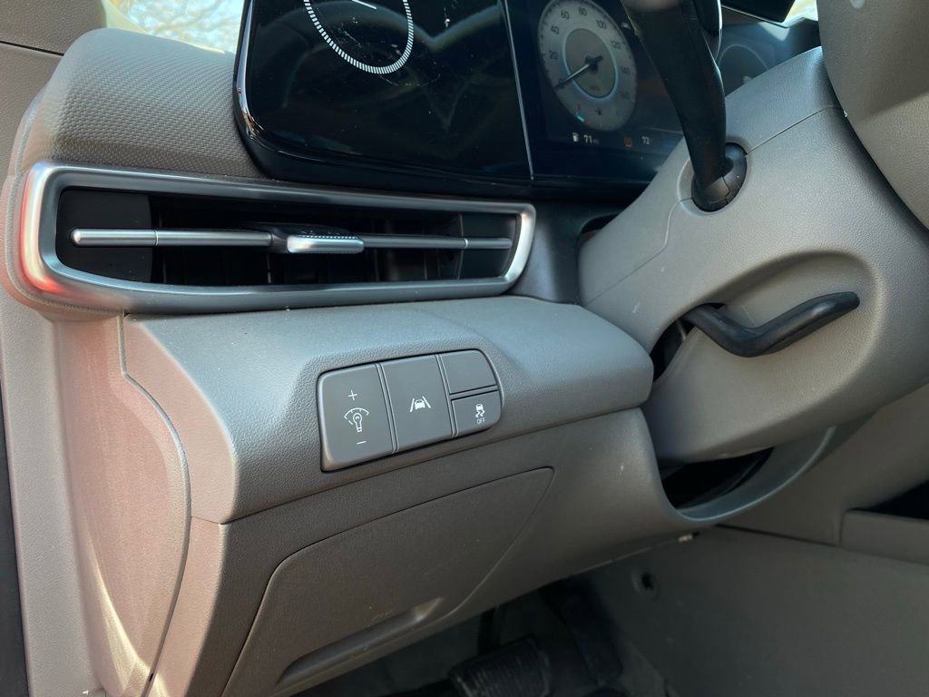 Used 2023 Hyundai Elantra SEL w/ Convenience Package image 12