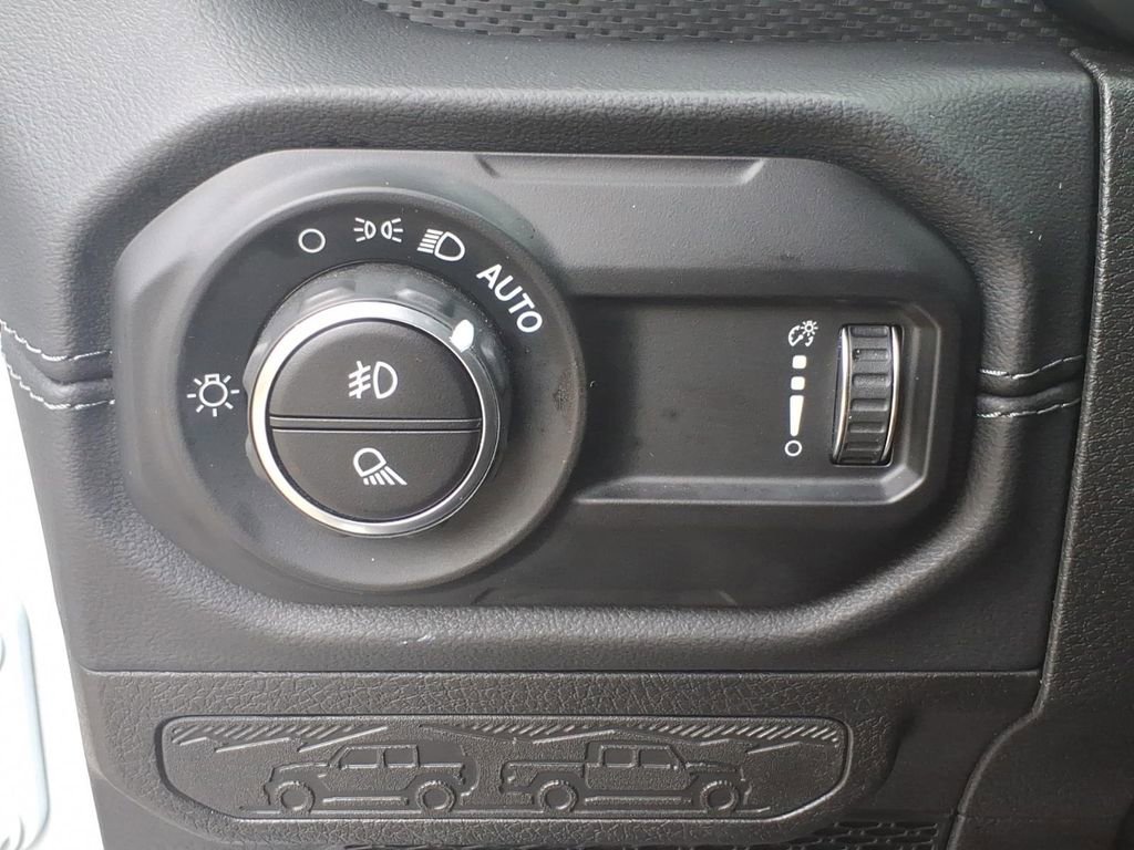 Used 2024 Jeep Gladiator Mojave w/ Technology Group AWD/4WD image 18