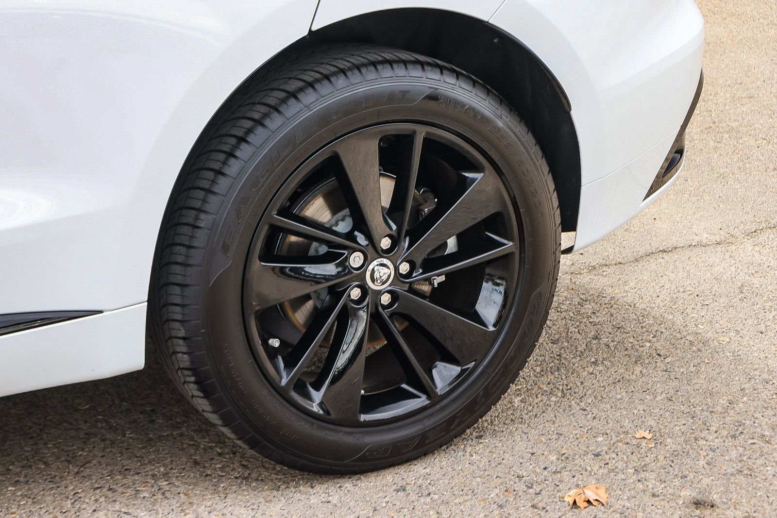 Used 2025 Jaguar F-PACE R-Dynamic S image 9