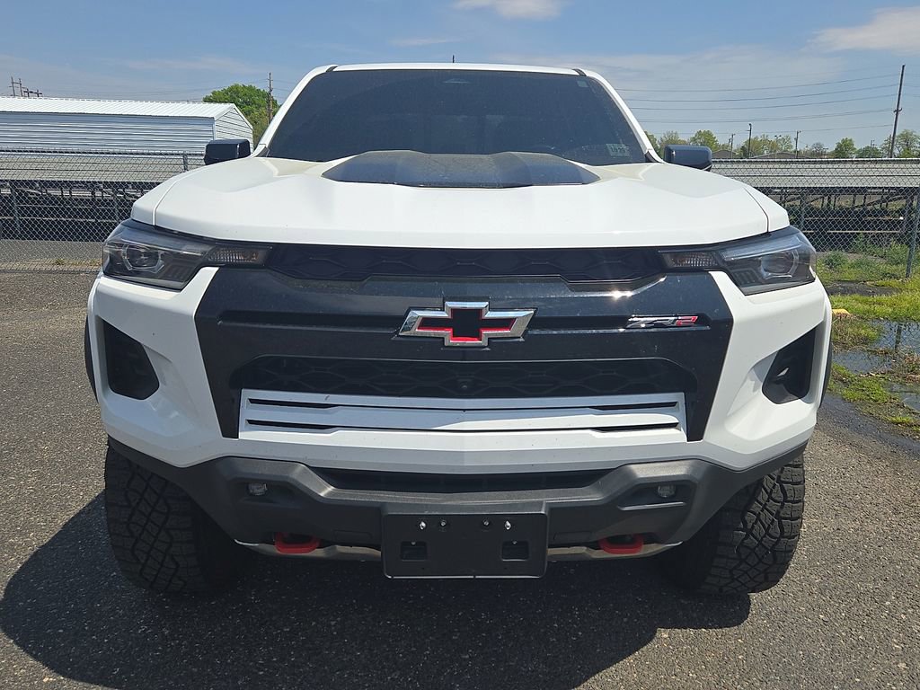 Used 2024 Chevrolet Colorado ZR2 w/ Technology Package AWD/4WD image 2