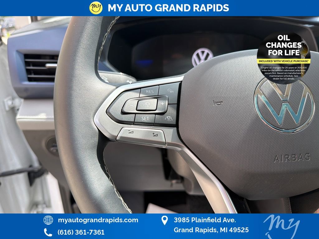 Used 2024 Volkswagen Taos SE w/ Panoramic Sunroof Package AWD/4WD image 15