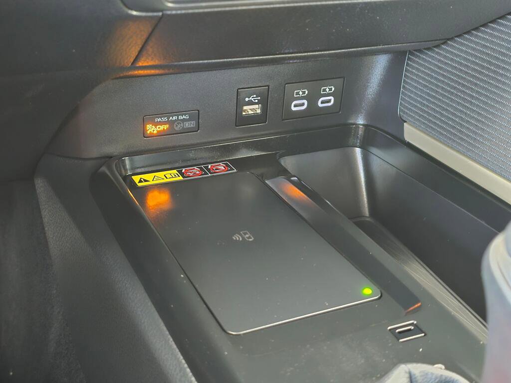 Used 2025 Toyota Camry SE image 34