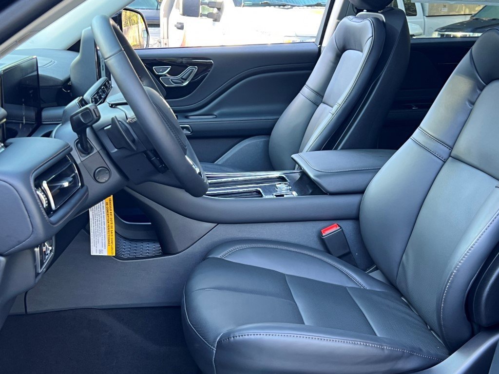 New 2026 Lincoln Aviator AWD image 19
