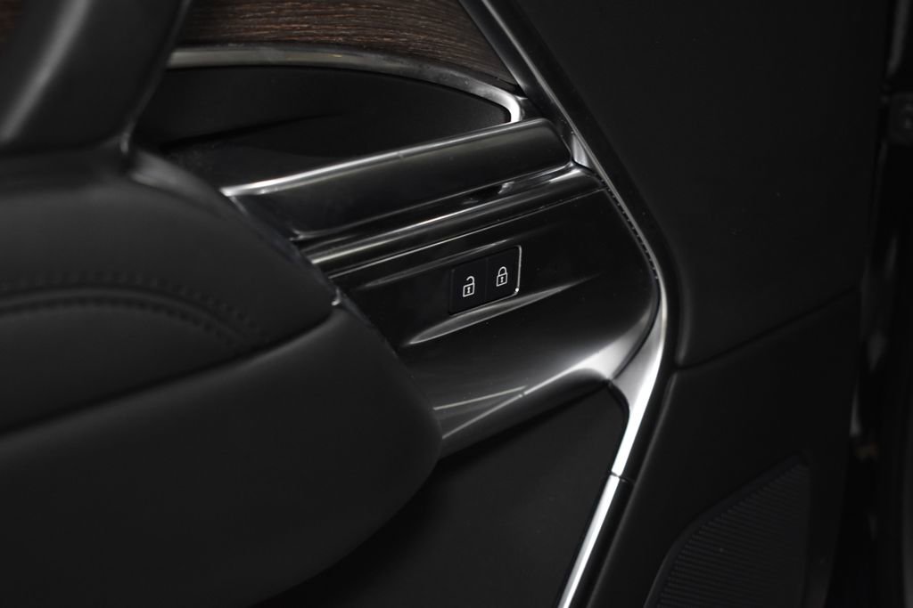 Used 2025 Land Rover Range Rover Long Wheelbase SE image 23