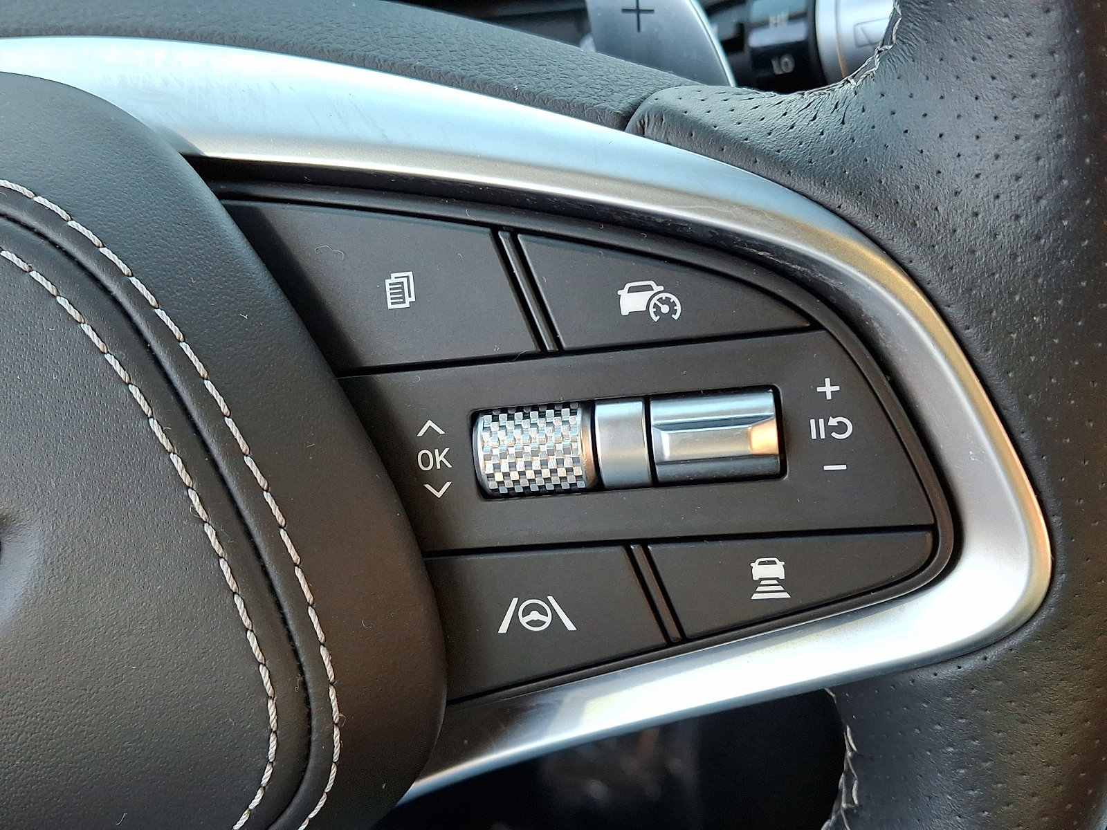 Certified 2023 Genesis GV70 2.5T w/ Sport Prestige Package AWD/4WD image 24