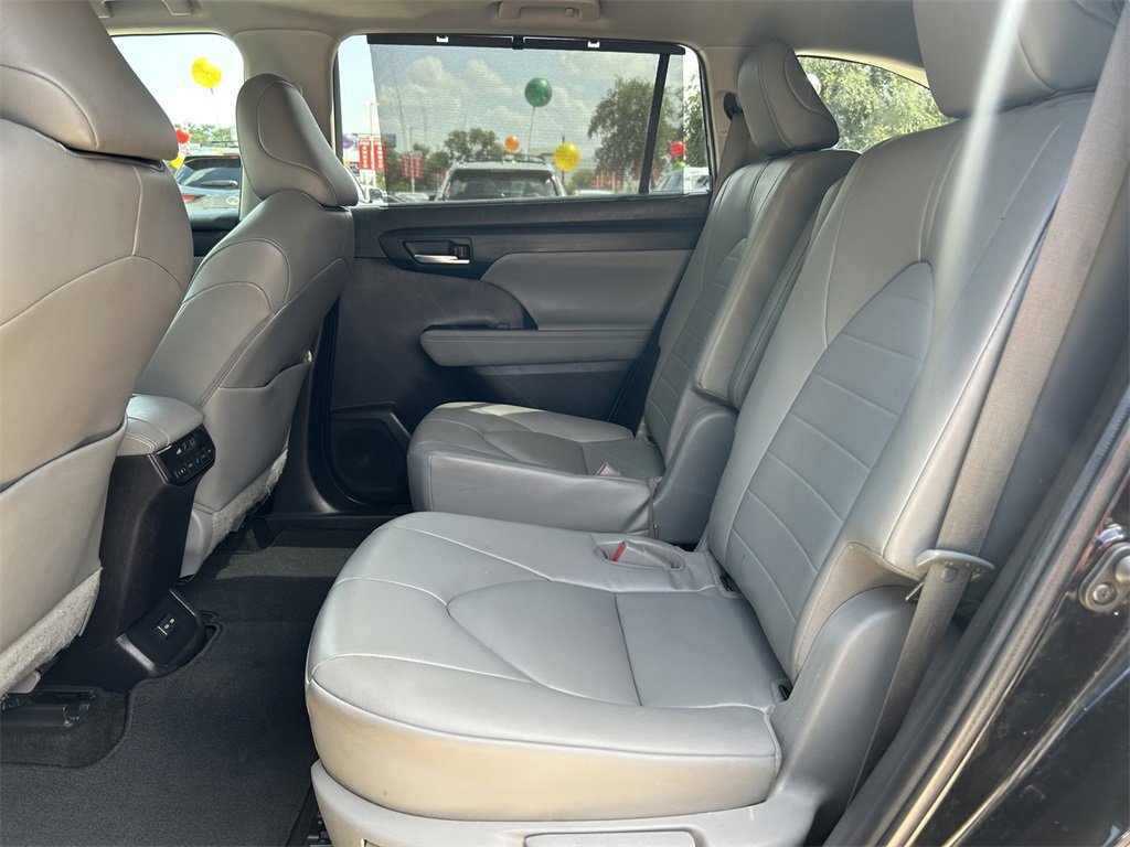 Certified 2023 Toyota Highlander XLE image 16