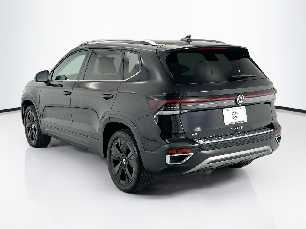 Used 2025 Volkswagen Taos SE w/ Black Wheel Package FWD image 7
