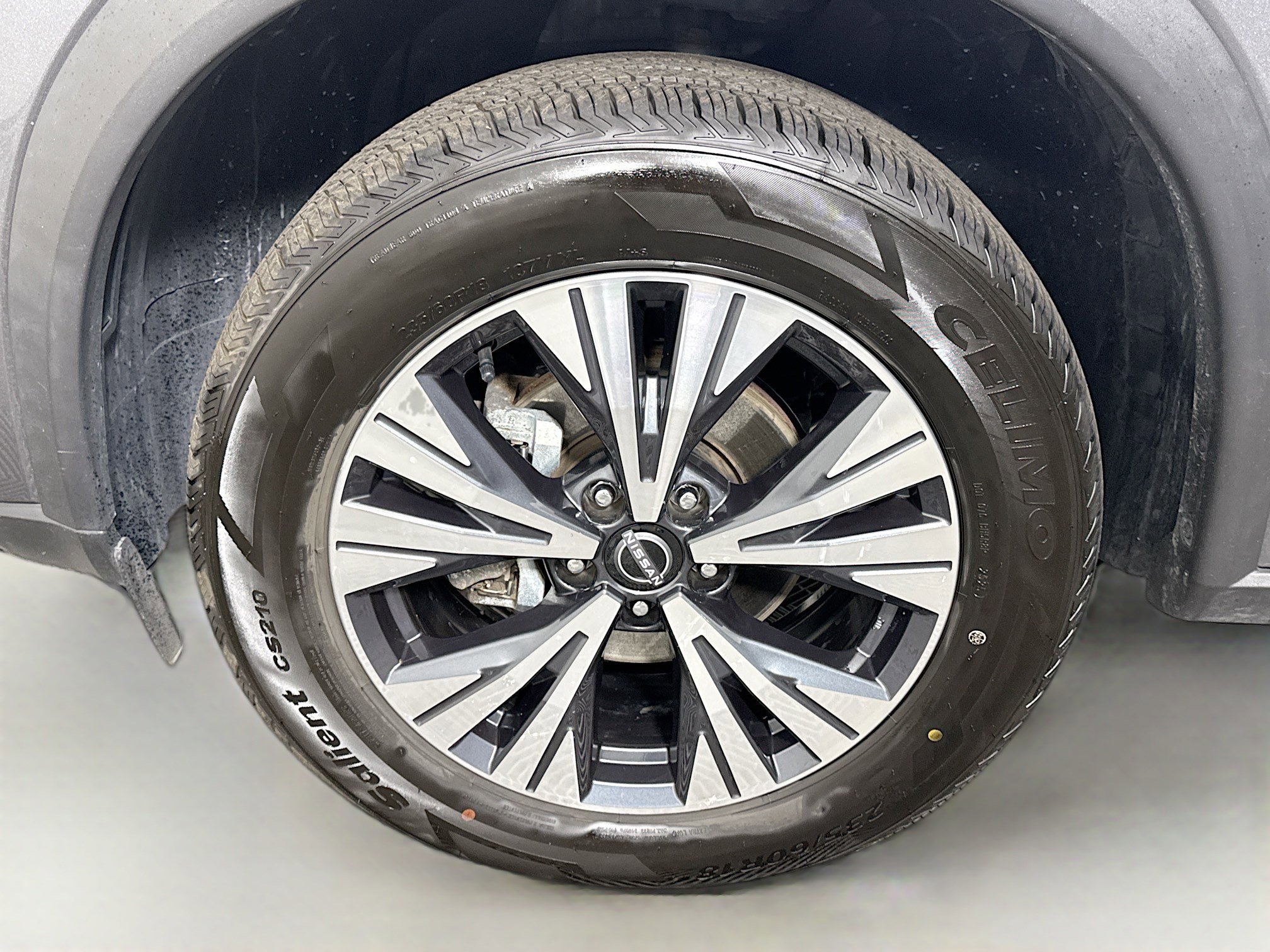 Used 2023 Nissan Rogue SV image 38