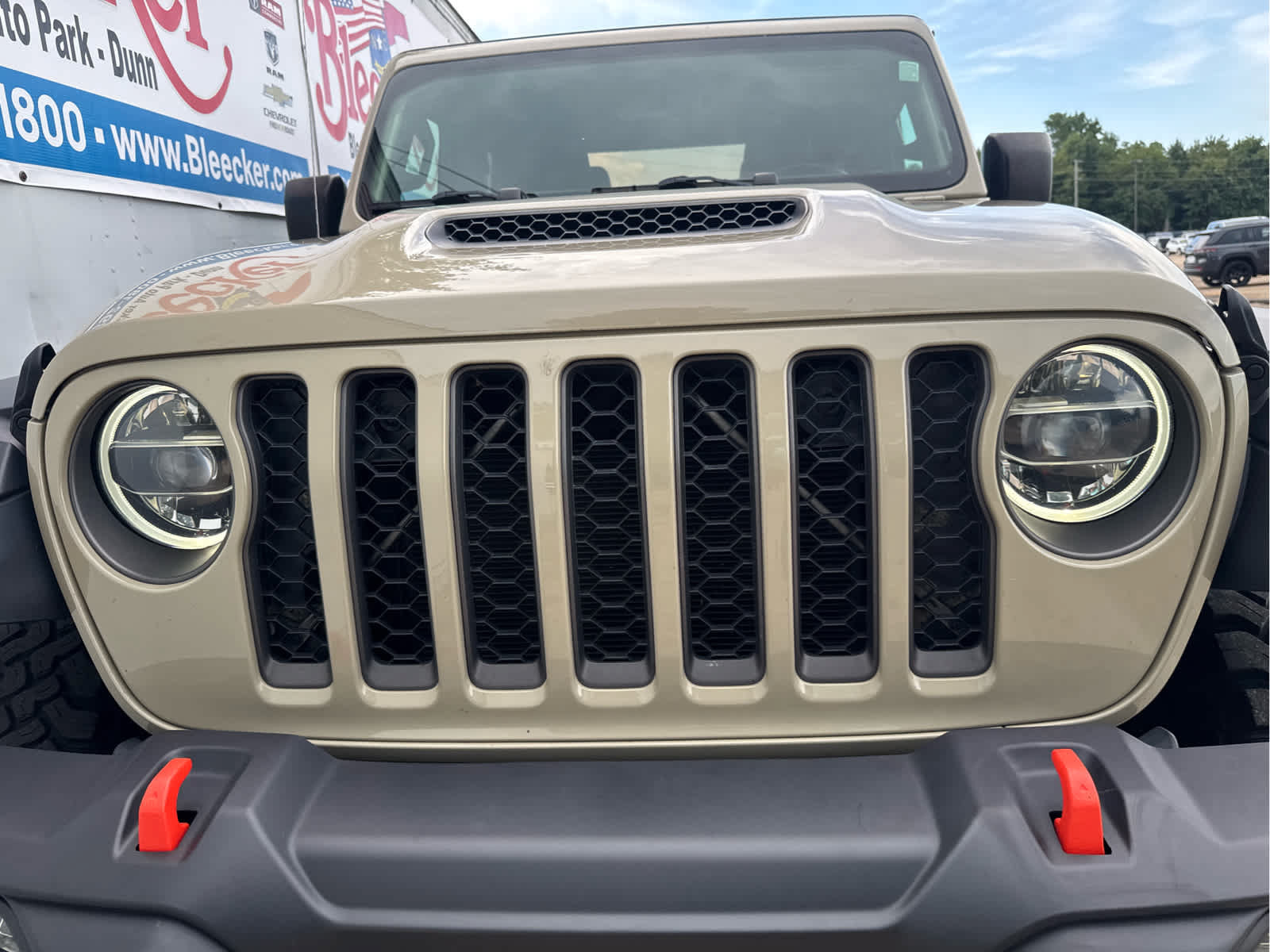 Used 2022 Jeep Gladiator Mojave w/ LED Lighting Group AWD/4WD image 10