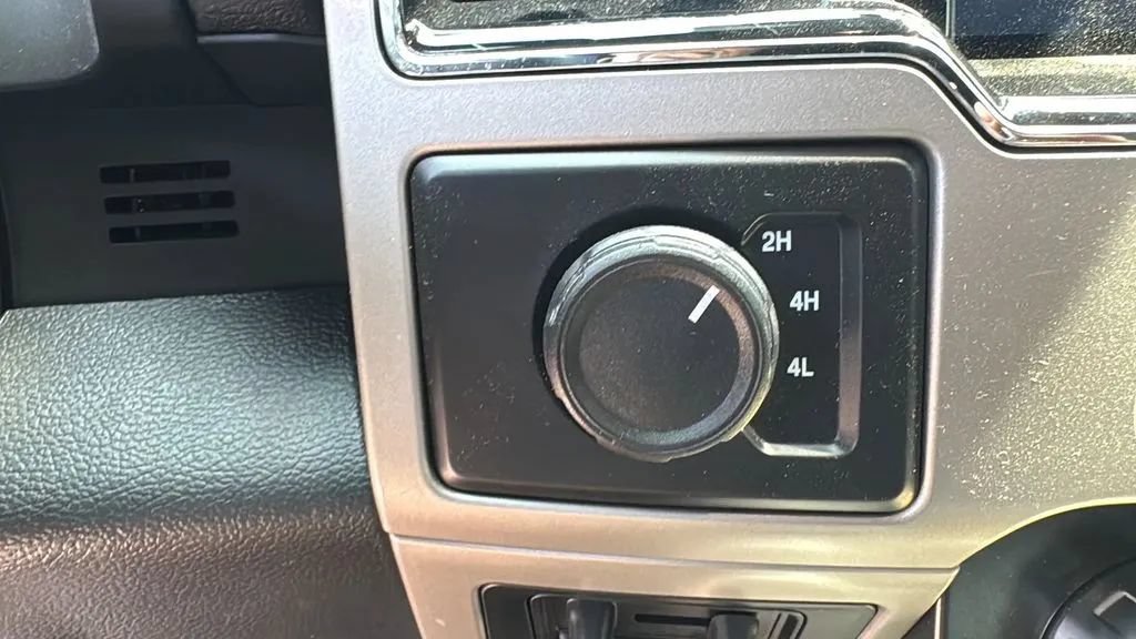 Used 2022 Ford F250 Lariat w/ Black Appearance Package AWD/4WD image 16
