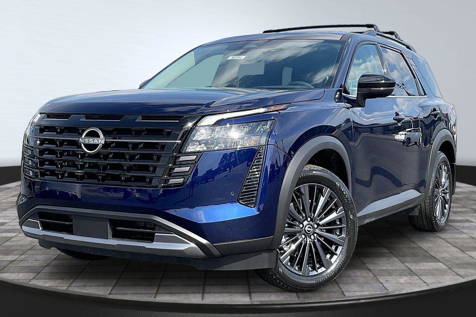 New 2026 Nissan Pathfinder SL image 2