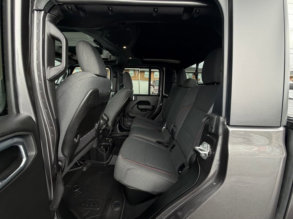 Used 2024 Jeep Gladiator Rubicon w/ Technology Group image 16