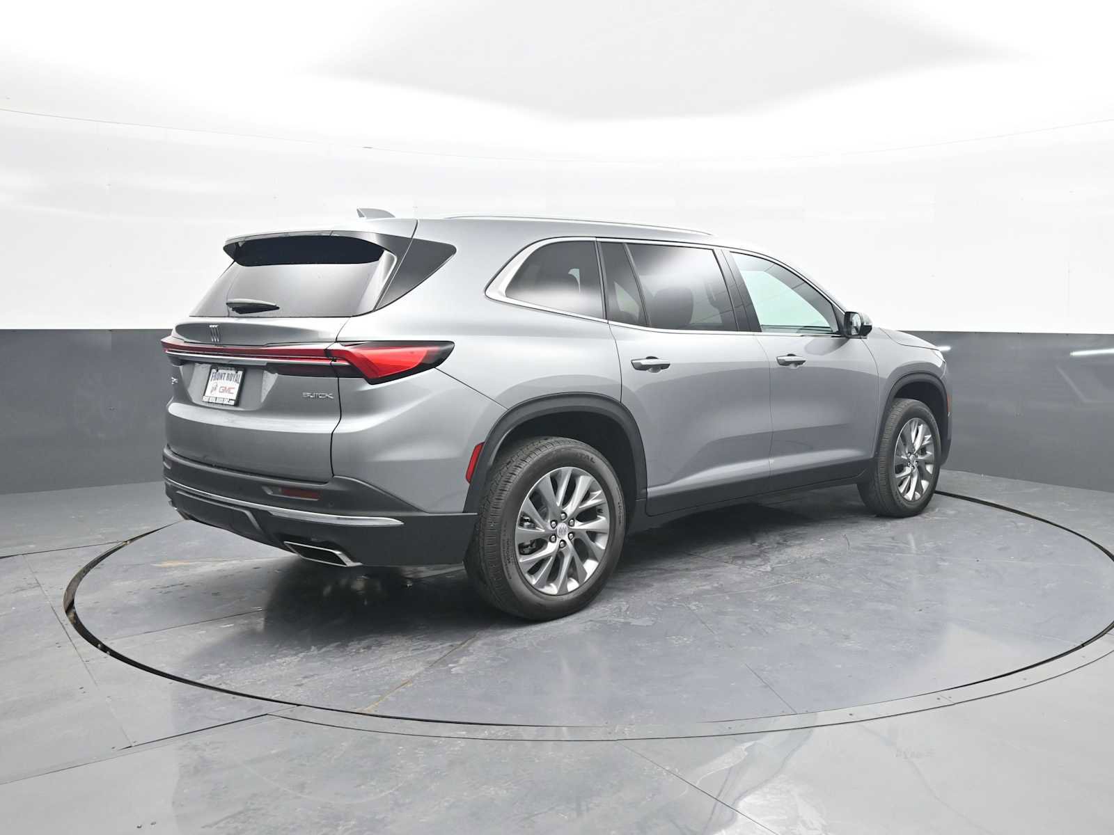 Used 2025 Buick Enclave Preferred w/ Power Package image 8
