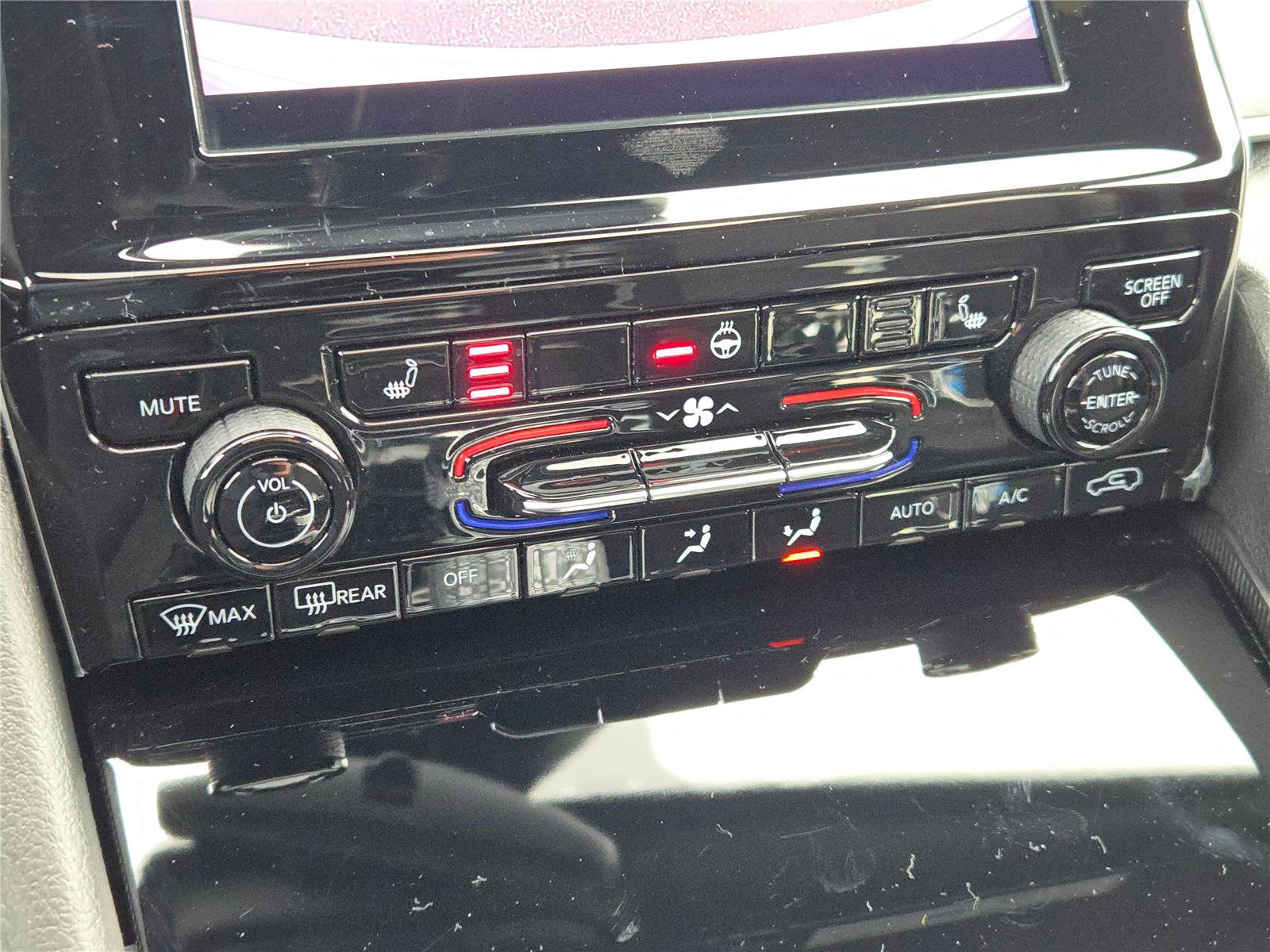 Certified 2024 Jeep Grand Cherokee Altitude image 35