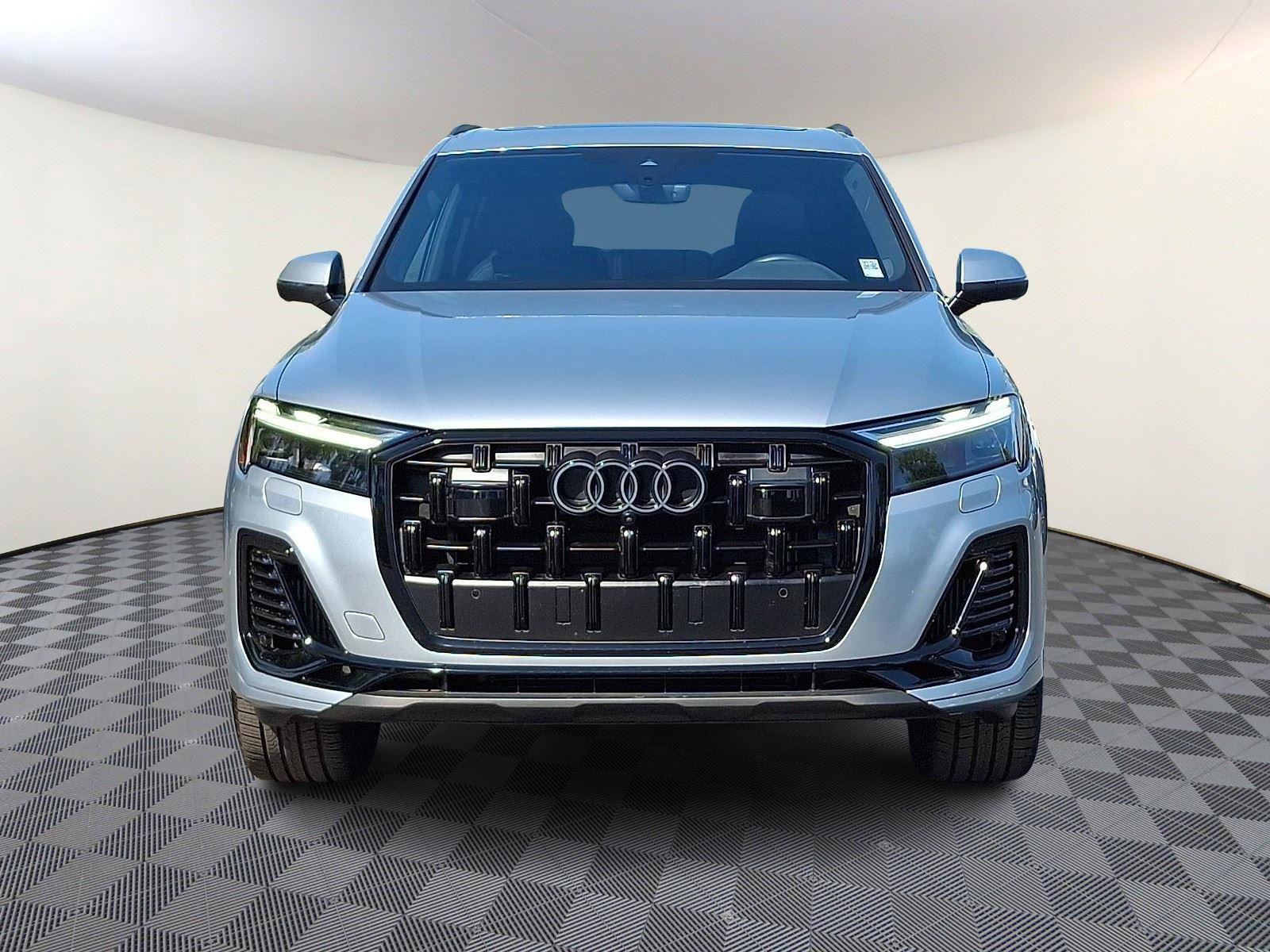 Used 2025 Audi Q7 3.0T Premium Plus w/ Premium Plus Package AWD/4WD image 2