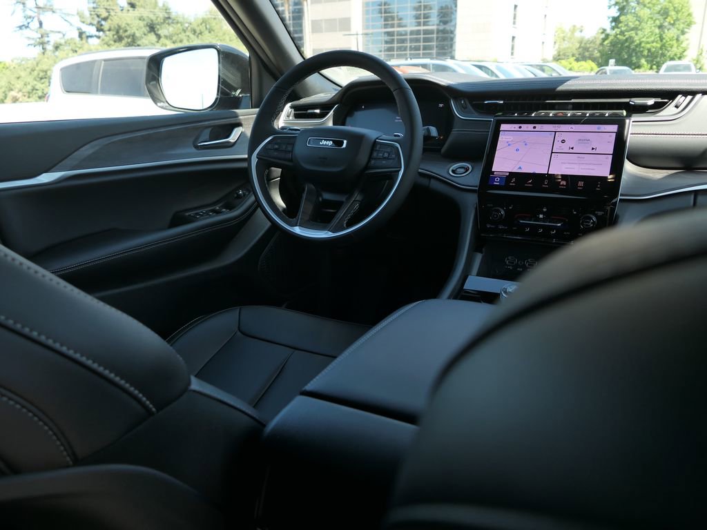 New 2025 Jeep Grand Cherokee Limited w/ Black Appearance Package image 20