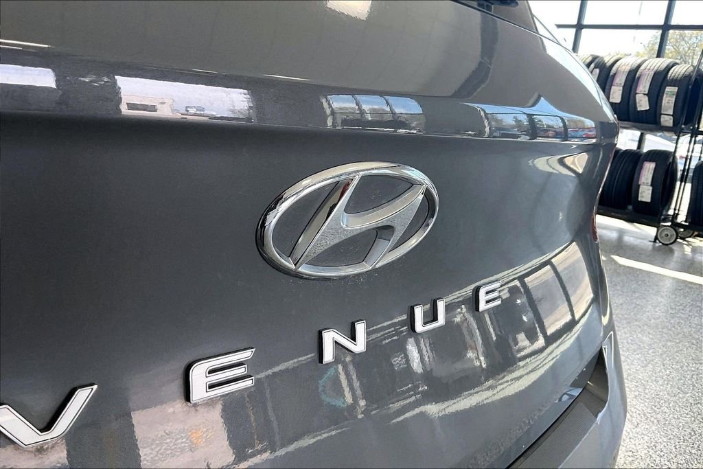 Used 2022 Hyundai Venue Limited FWD image 10