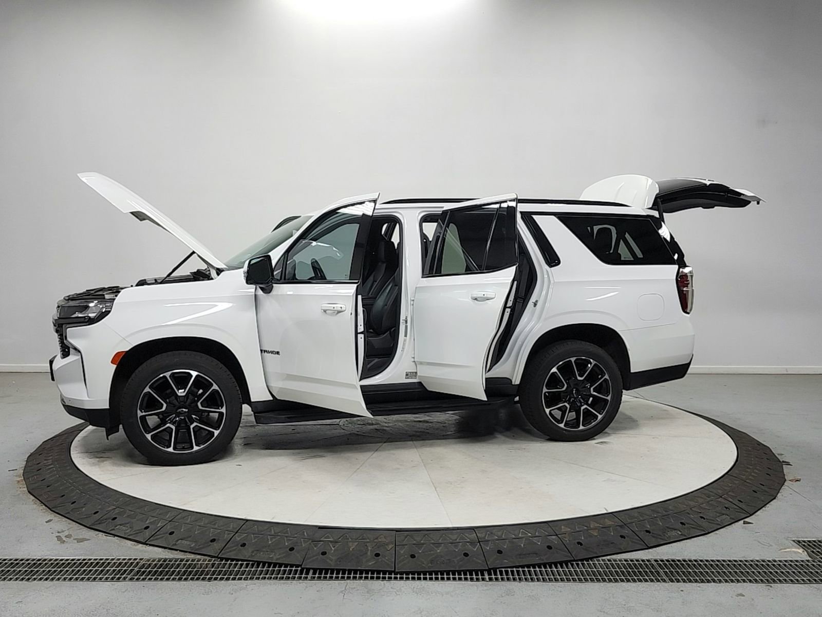 Used 2021 Chevrolet Tahoe RST w/ Luxury Package image 12