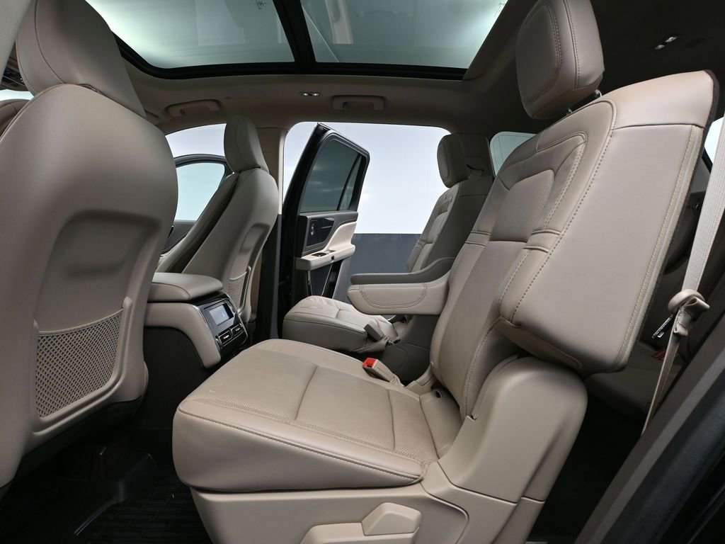 Used 2022 Lincoln Aviator Reserve w/ Elements Package Plus AWD/4WD image 41