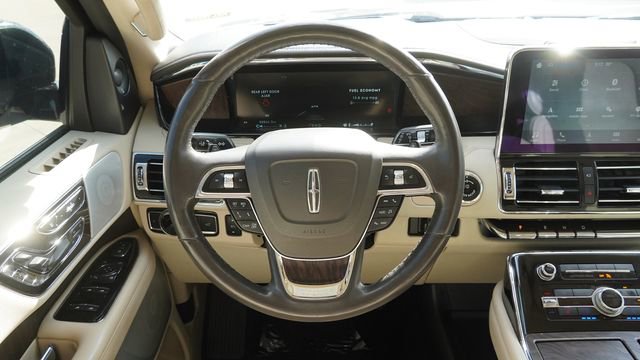 Used 2019 Lincoln Navigator L Reserve AWD/4WD image 18