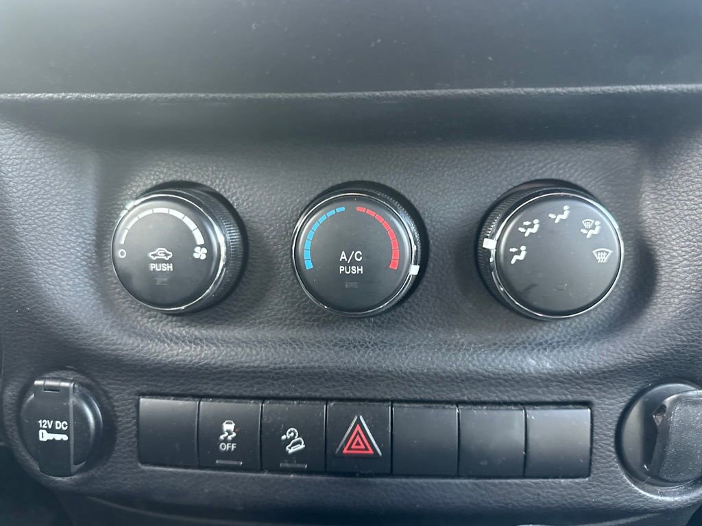 Used 2015 Jeep Wrangler Unlimited Sport w/ Connectivity Group image 17