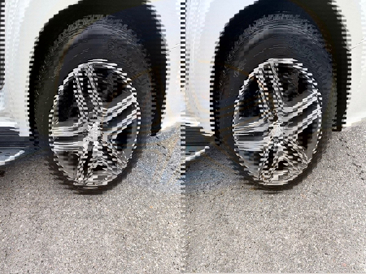 Used 2014 Mercedes-Benz GL 550 4MATIC image 12