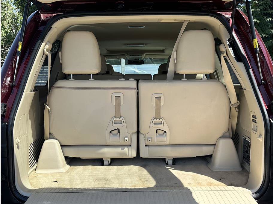Used 2013 Lexus LX 570 4WD w/ Luxury Pkg image 34