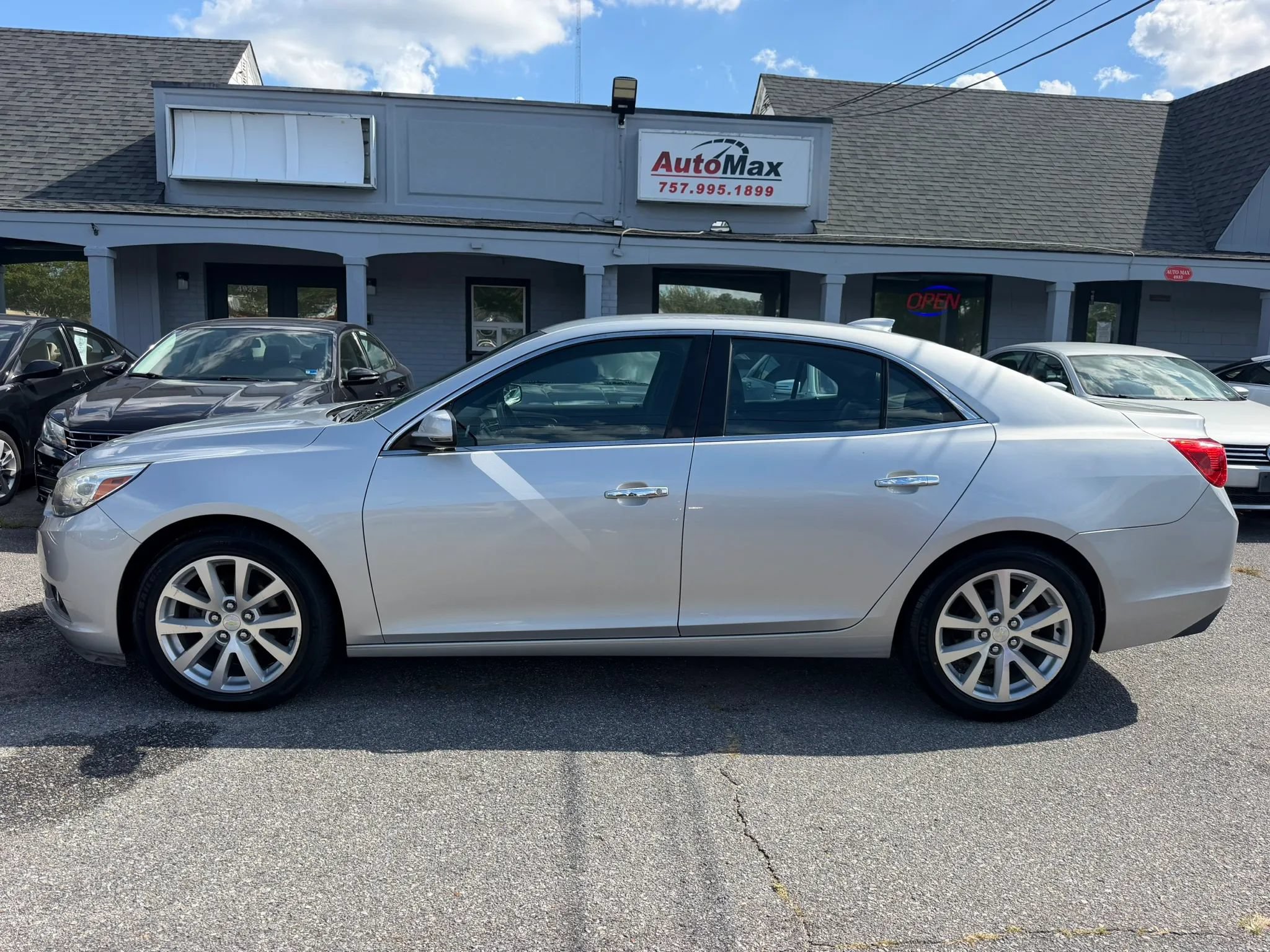 Used 2016 Chevrolet Malibu LTZ FWD image 2