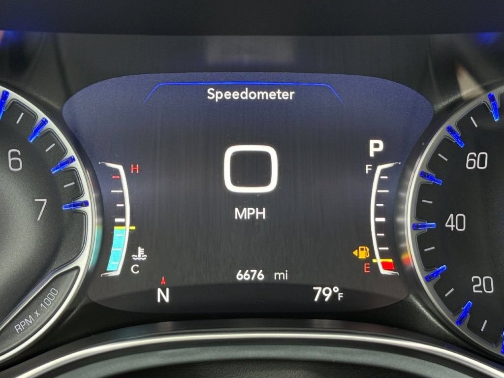 Used 2026 Chrysler Pacifica Limited FWD image 36