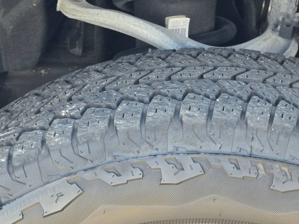 Used 2025 Chevrolet Silverado 1500 LT Trail Boss w/ Convenience Package II AWD/4WD image 28