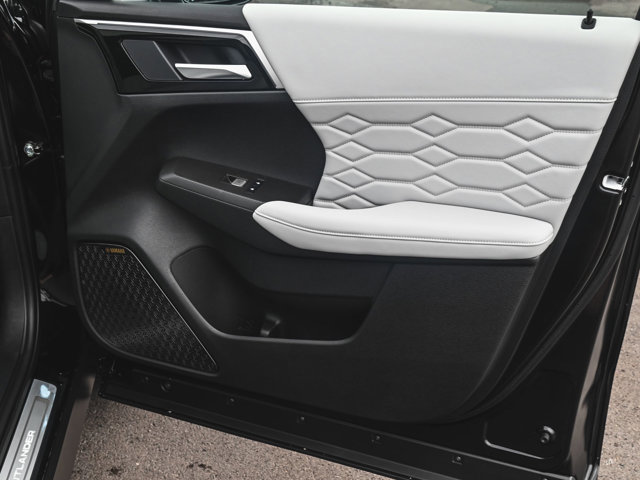 New 2025 Mitsubishi Outlander AWD image 11