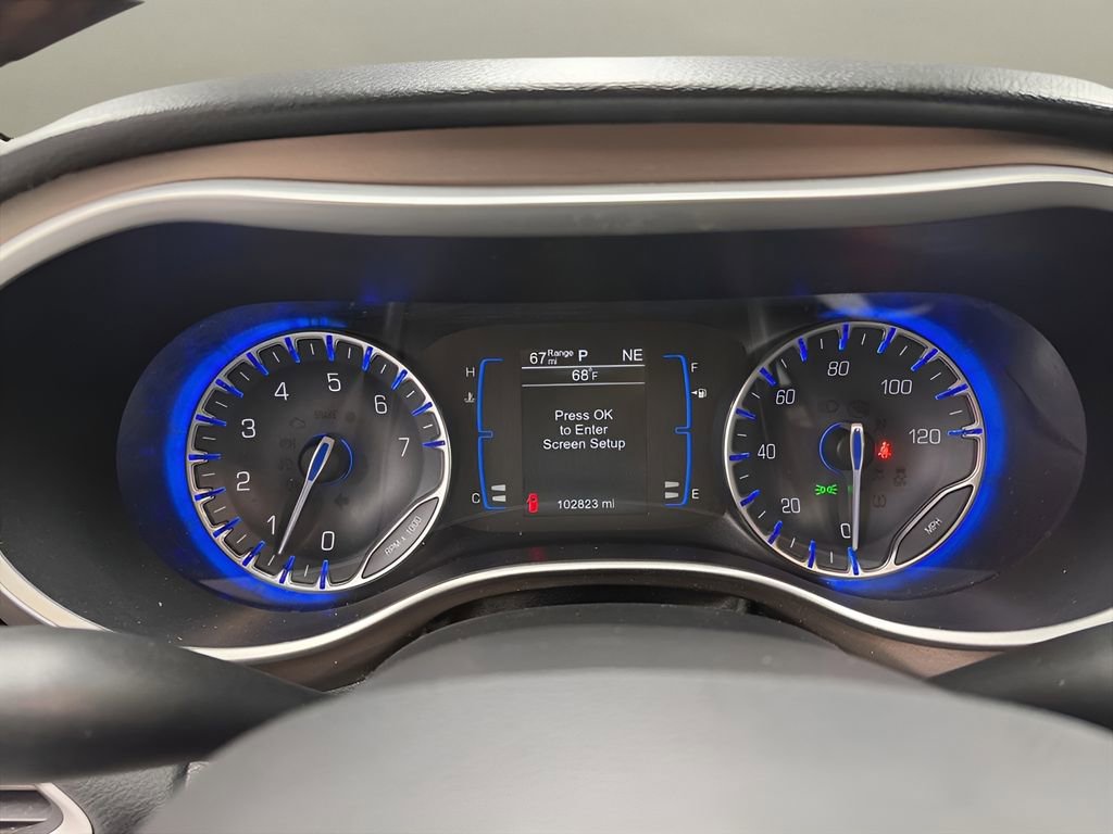 Used 2017 Chrysler Pacifica Touring-L w/ Tire & Wheel Group FWD image 22