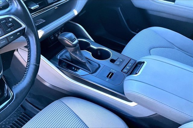 Used 2020 Toyota Highlander LE image 18