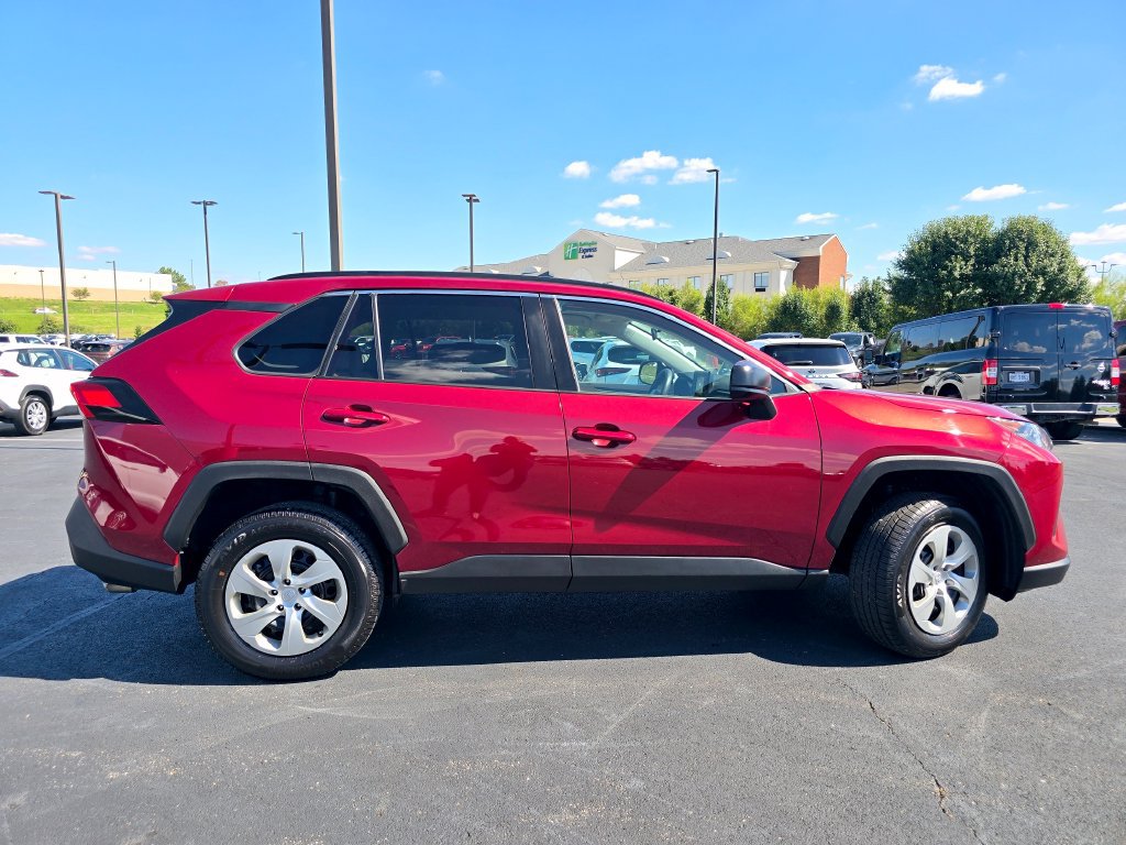 Used 2021 Toyota RAV4 LE AWD/4WD image 9