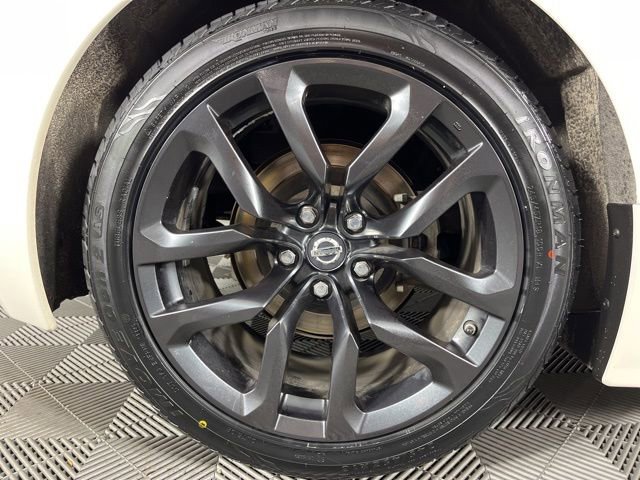 Used 2020 Nissan 370Z Coupe image 15