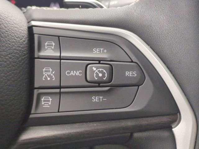 Used 2023 Jeep Grand Cherokee Limited w/ Black Appearance Package image 26