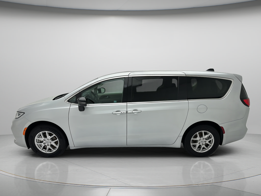 Used 2024 Chrysler Pacifica Touring-L FWD image 9