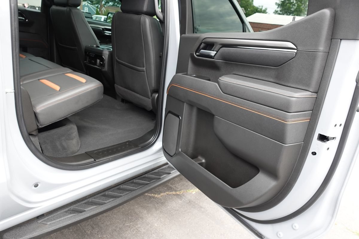 Used 2025 GMC Sierra 1500 AT4 w/ Technology Package AWD/4WD image 36