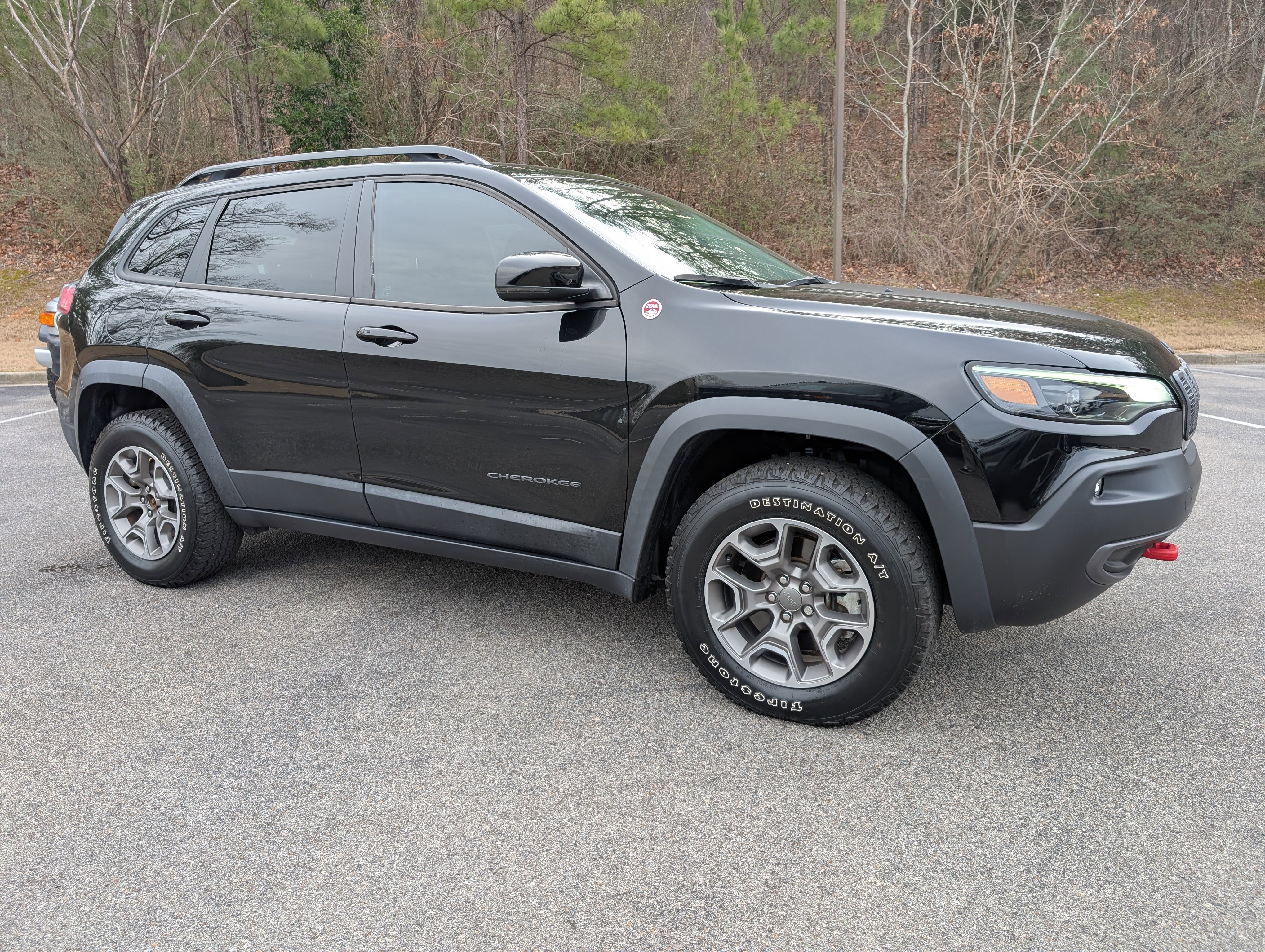 Used 2022 Jeep Cherokee Trailhawk image 11