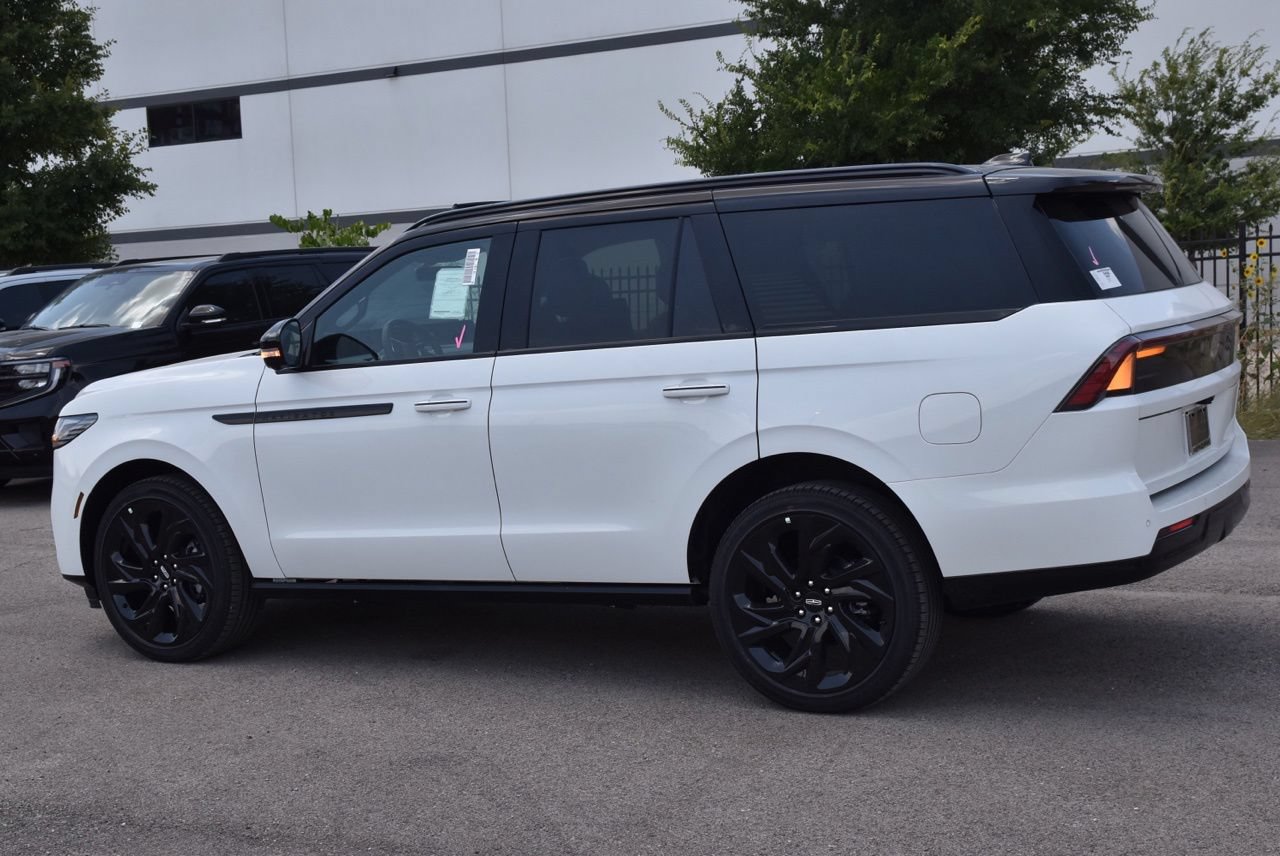 New 2027 Lincoln Navigator Black Label AWD/4WD image 10