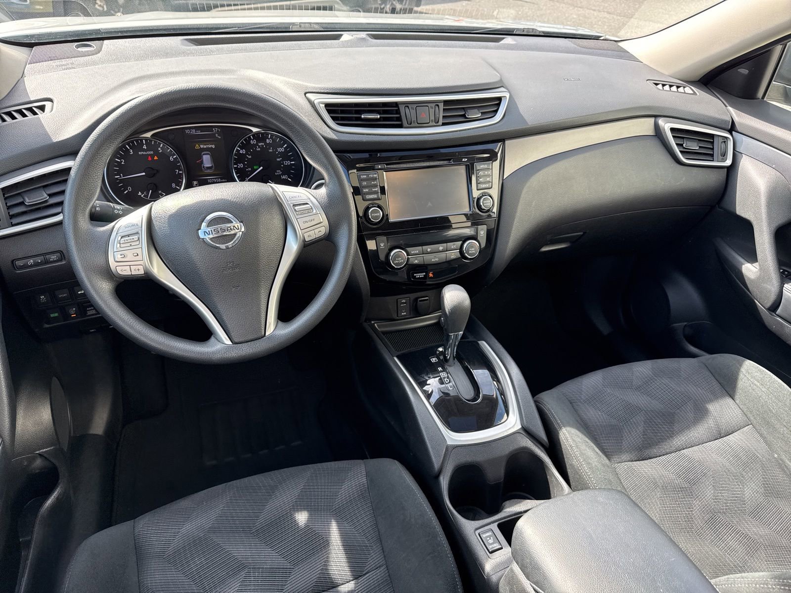 Used 2016 Nissan Rogue SV w/ SV Premium Package AWD/4WD image 16